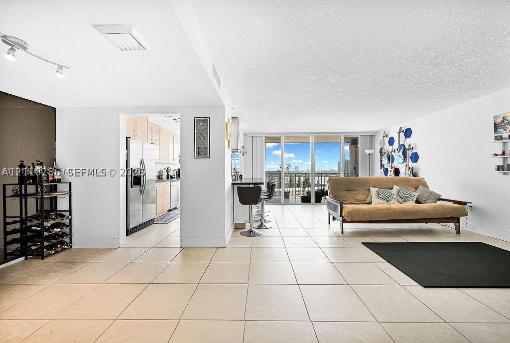 18041 Biscayne Blvd 1201