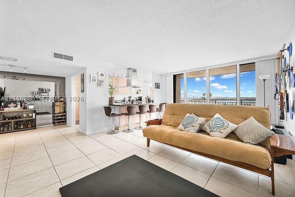 18041 Biscayne Blvd 1201