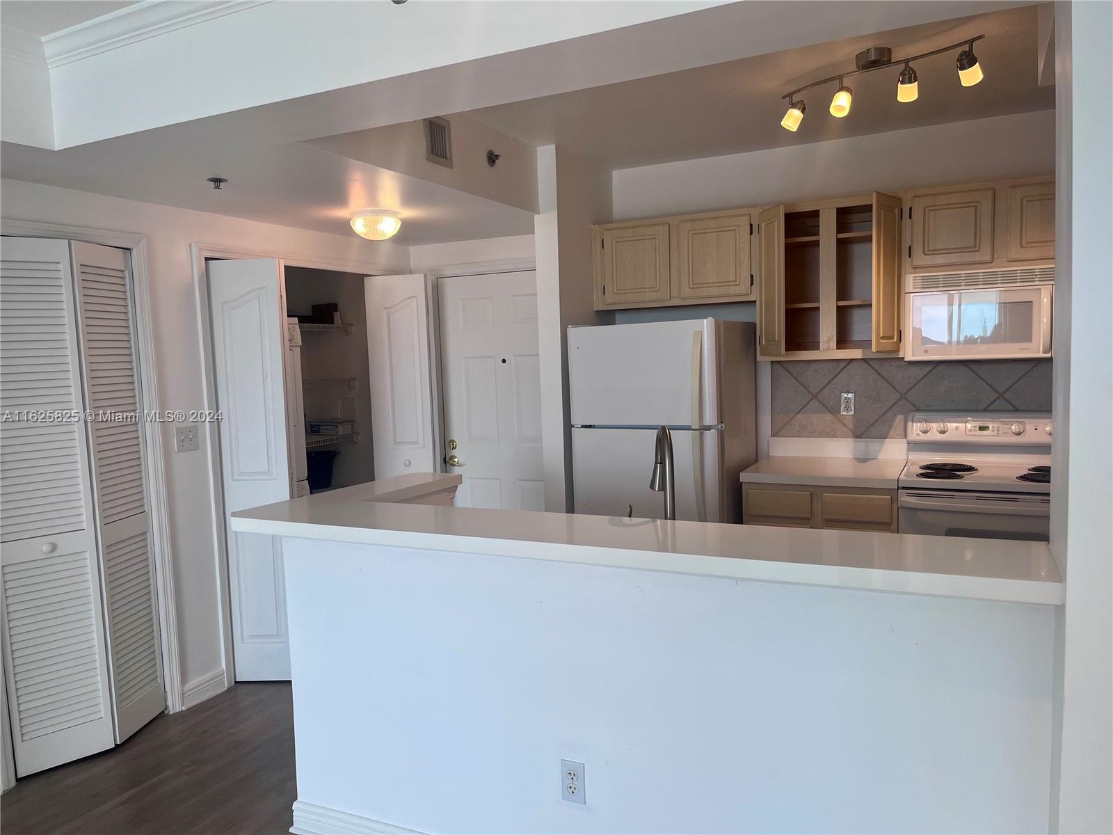 DA VINCI ON DOUGLAS CONDO - Residential Lease