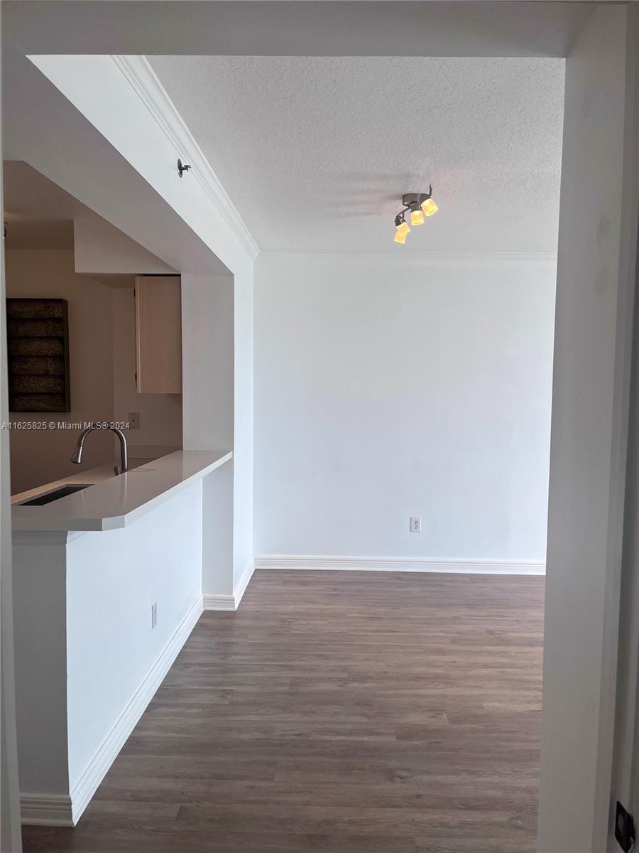 DA VINCI ON DOUGLAS CONDO - Residential Lease