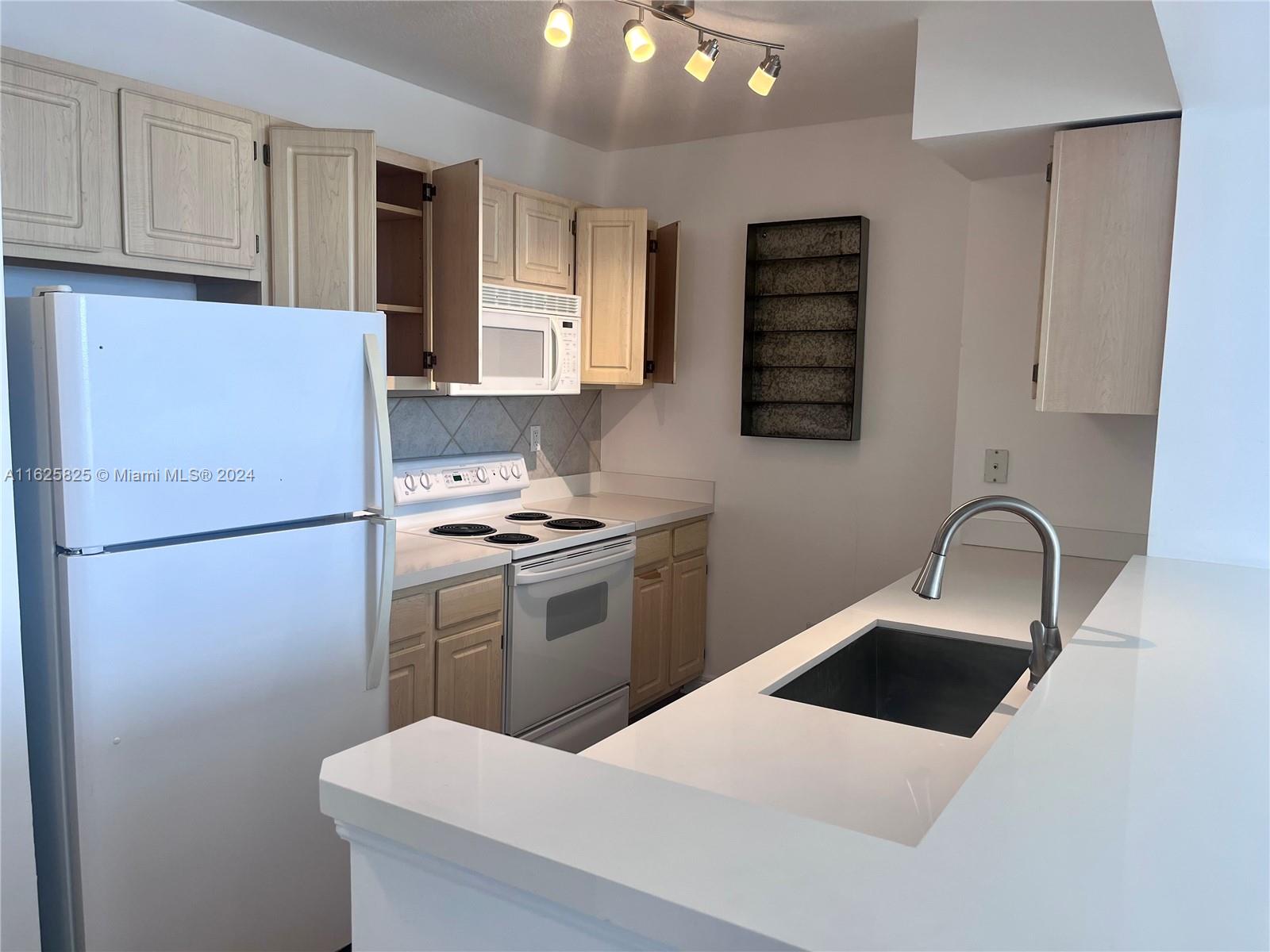 DA VINCI ON DOUGLAS CONDO - Residential Lease