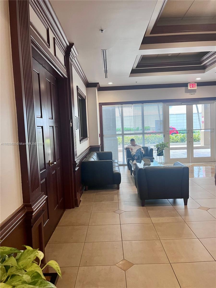 DA VINCI ON DOUGLAS CONDO - Residential Lease