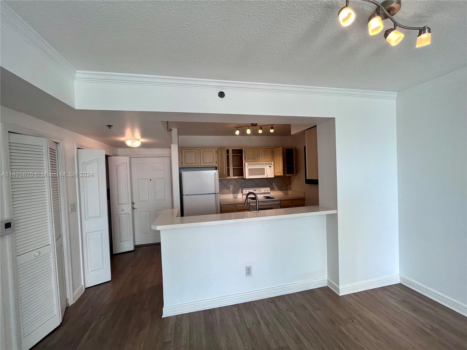 DA VINCI ON DOUGLAS CONDO - Residential Lease