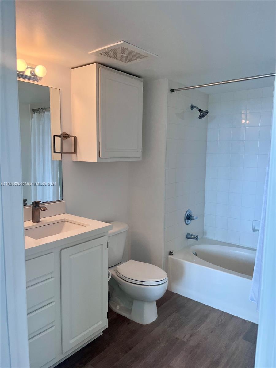 DA VINCI ON DOUGLAS CONDO - Residential Lease