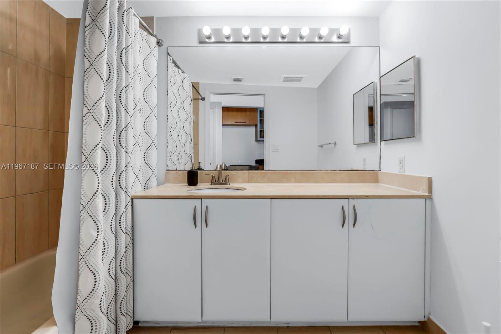 OPERA TOWER CONDO - Residential