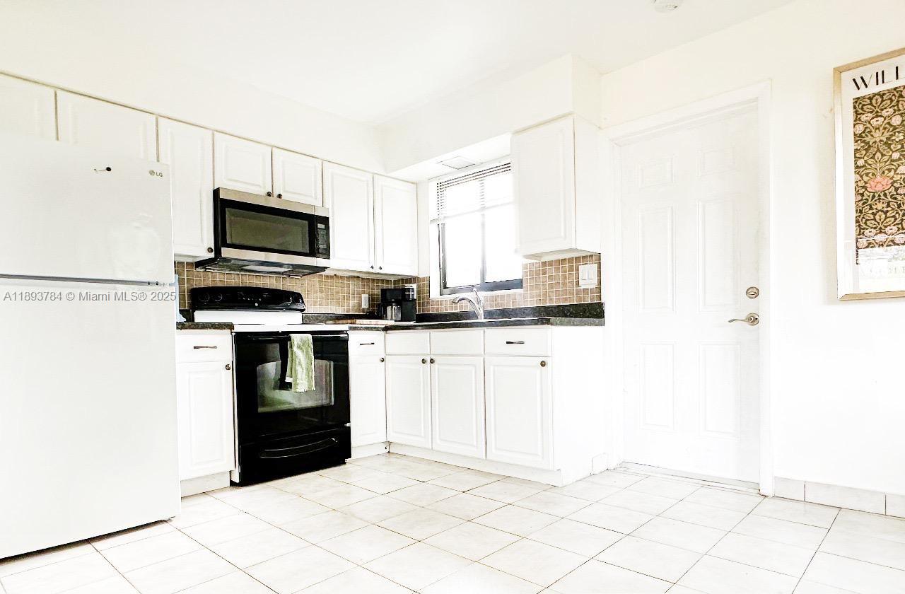 MARILYNN GARDENS - Residential Lease