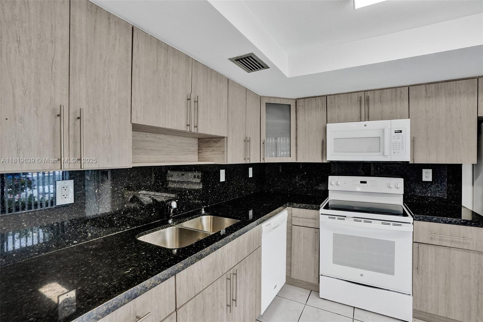 LAKEVIEW TOWNHOMES - Residential Lease