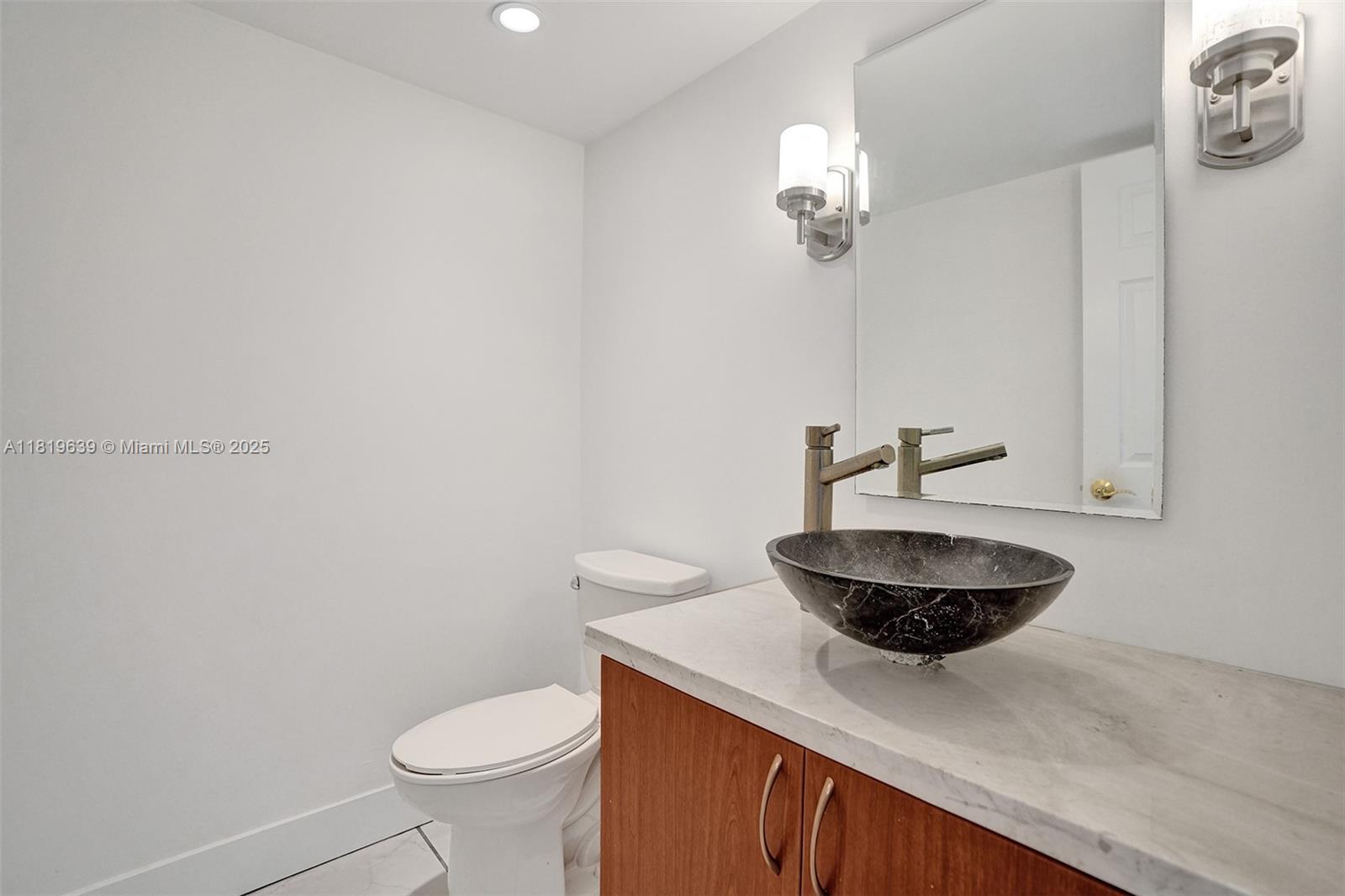 LAKEVIEW TOWNHOMES - Residential Lease