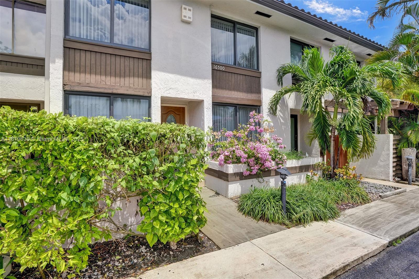 LAKEVIEW TOWNHOMES - Residential Lease