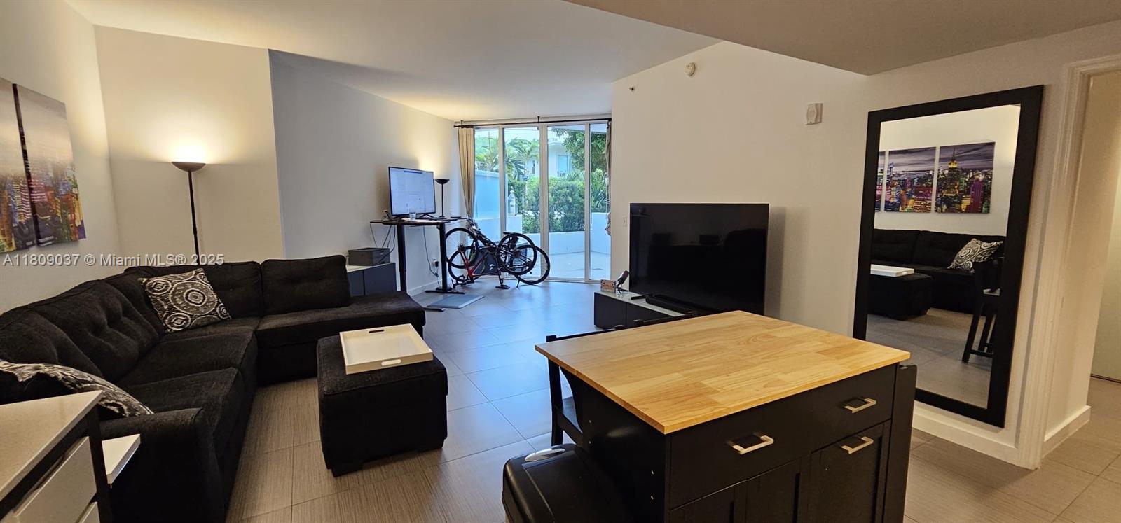 Rental Property at 2155 Washington Ct 108, Miami Beach, Miami-Dade County, Florida - Bedrooms: 1 
Bathrooms: 1  - $3,400 MO.
