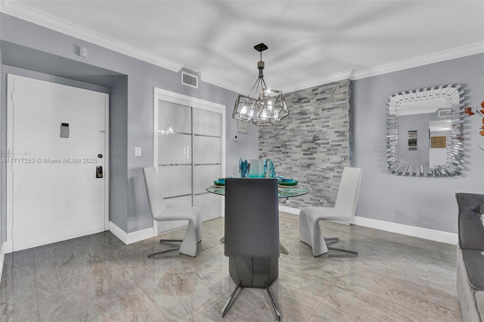 HILLCREST NO 21 CONDO - Residential