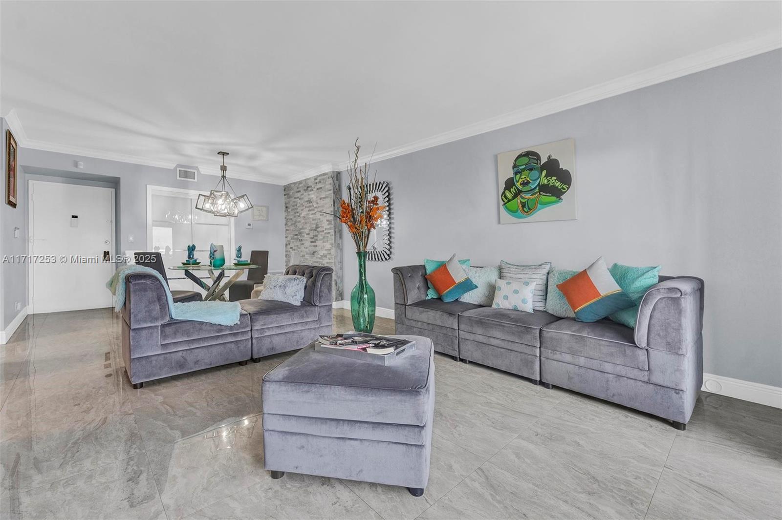 HILLCREST NO 21 CONDO - Residential