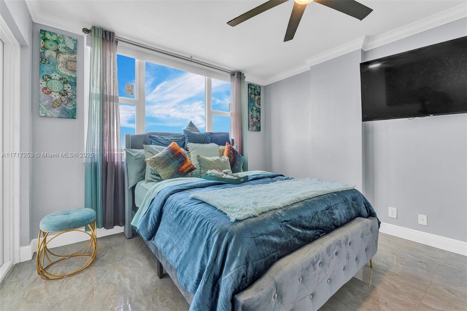 HILLCREST NO 21 CONDO - Residential