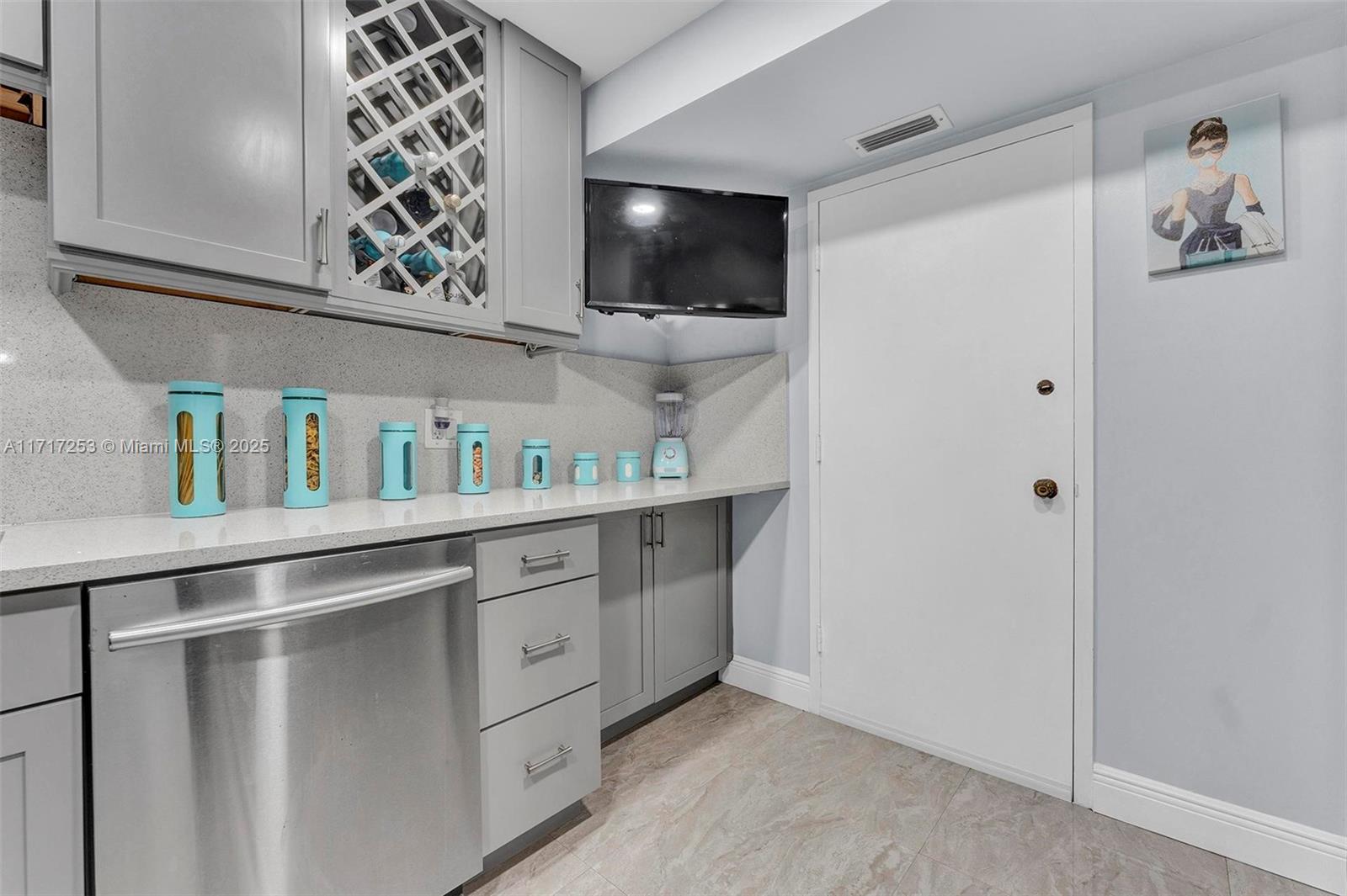 HILLCREST NO 21 CONDO - Residential