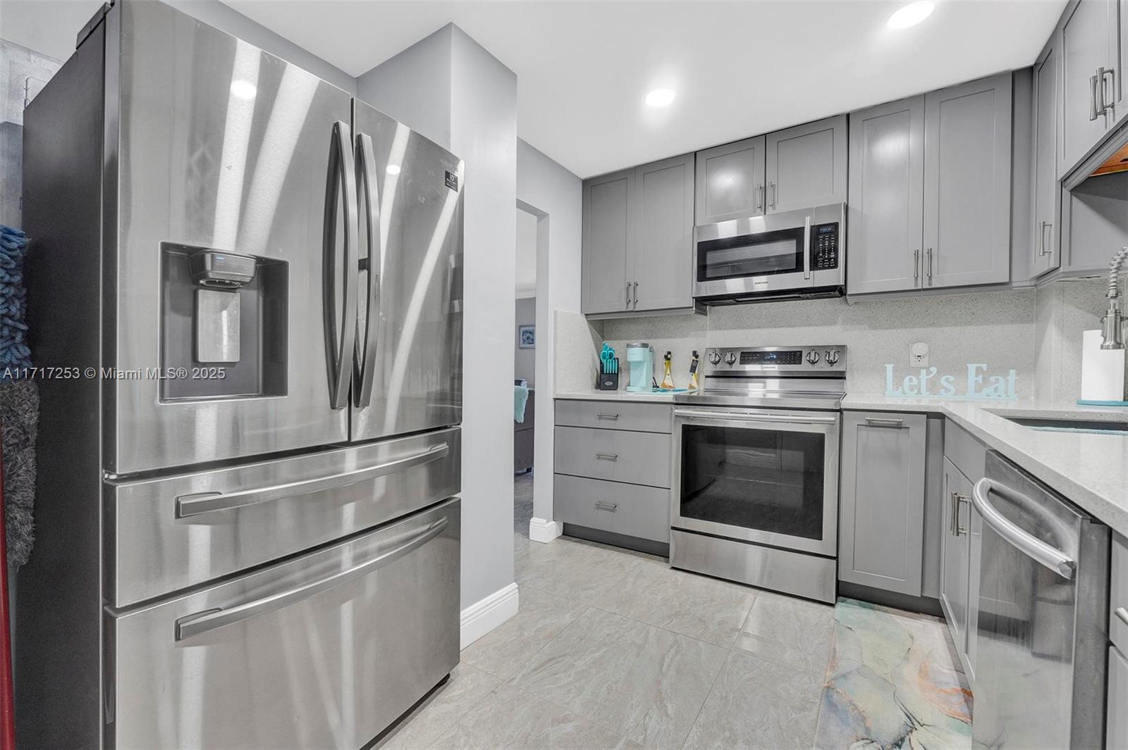 HILLCREST NO 21 CONDO - Residential