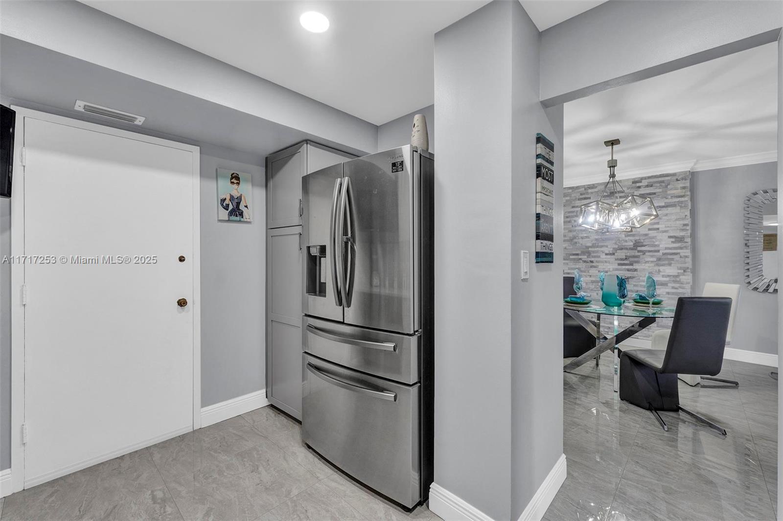 HILLCREST NO 21 CONDO - Residential