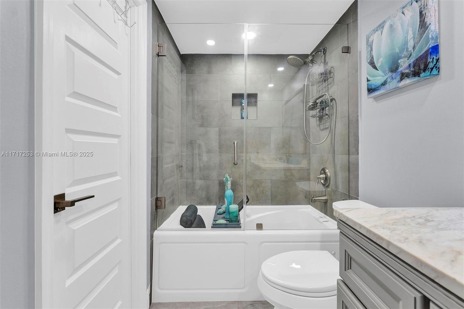 HILLCREST NO 21 CONDO - Residential