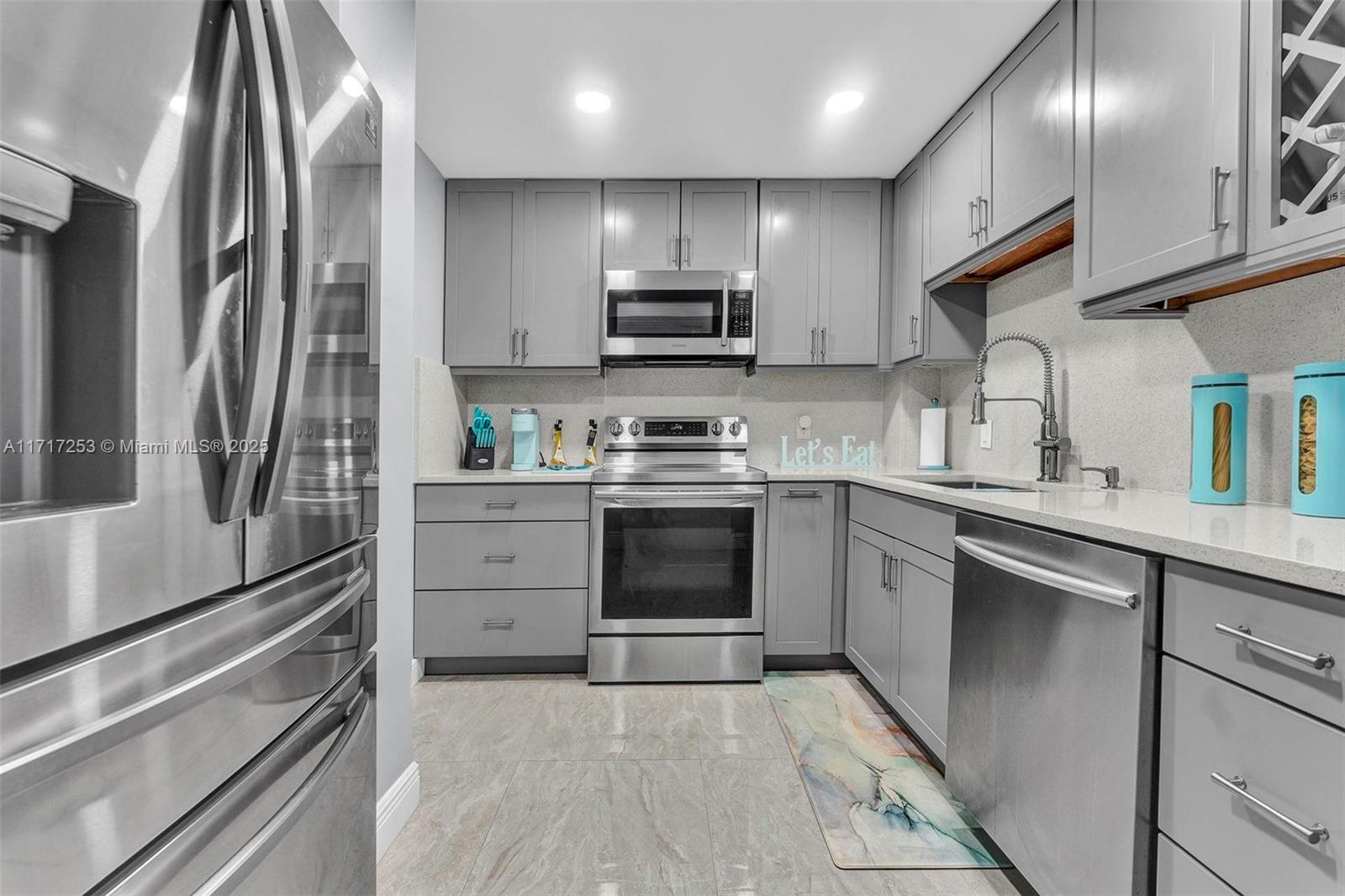 HILLCREST NO 21 CONDO - Residential