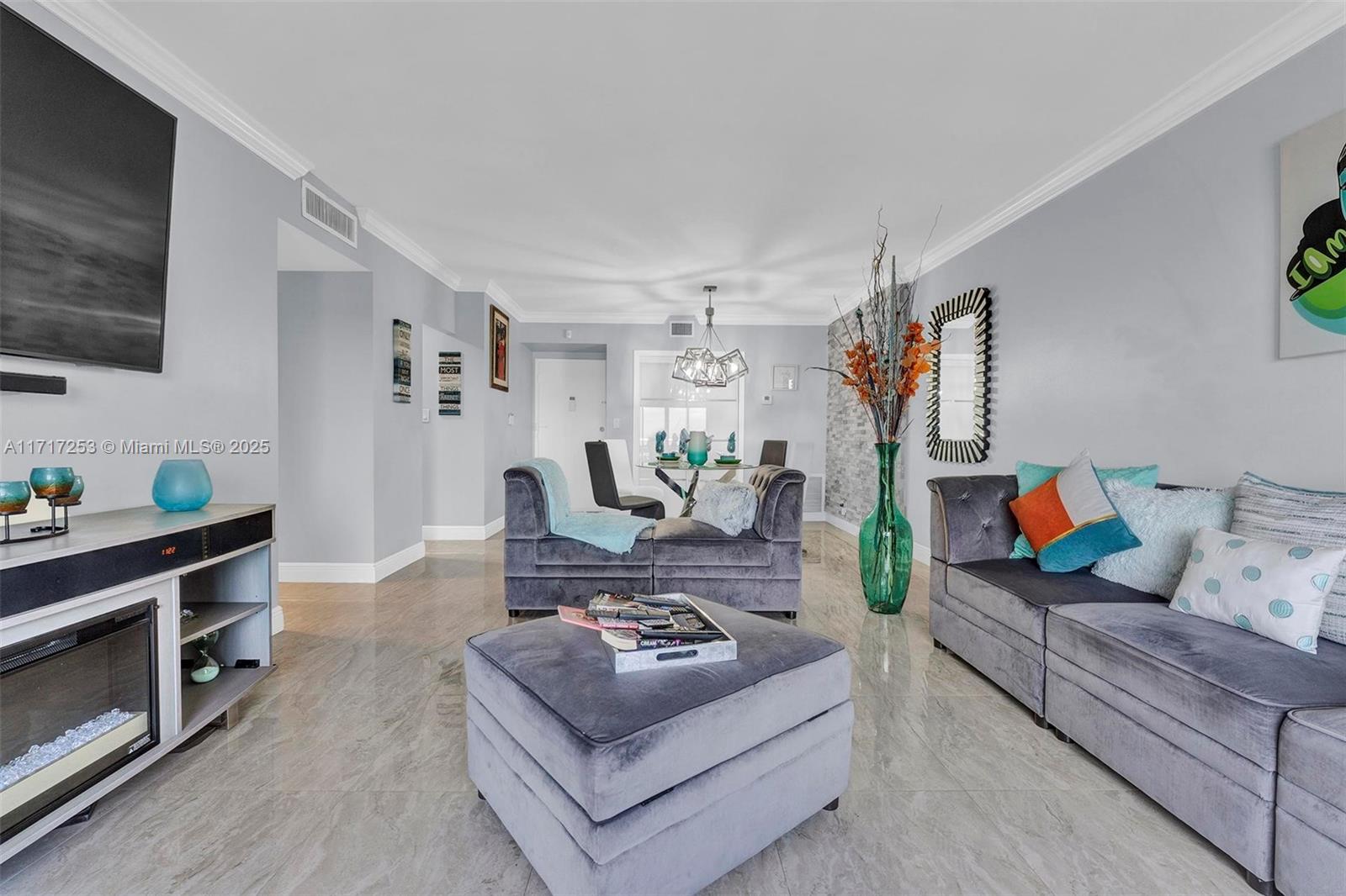 HILLCREST NO 21 CONDO - Residential