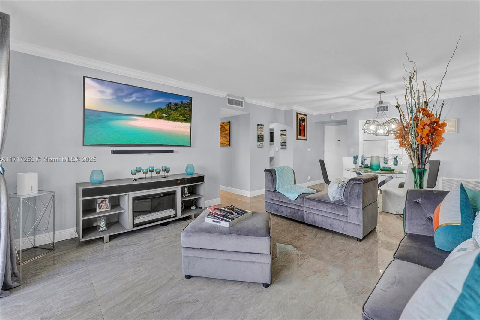 HILLCREST NO 21 CONDO - Residential