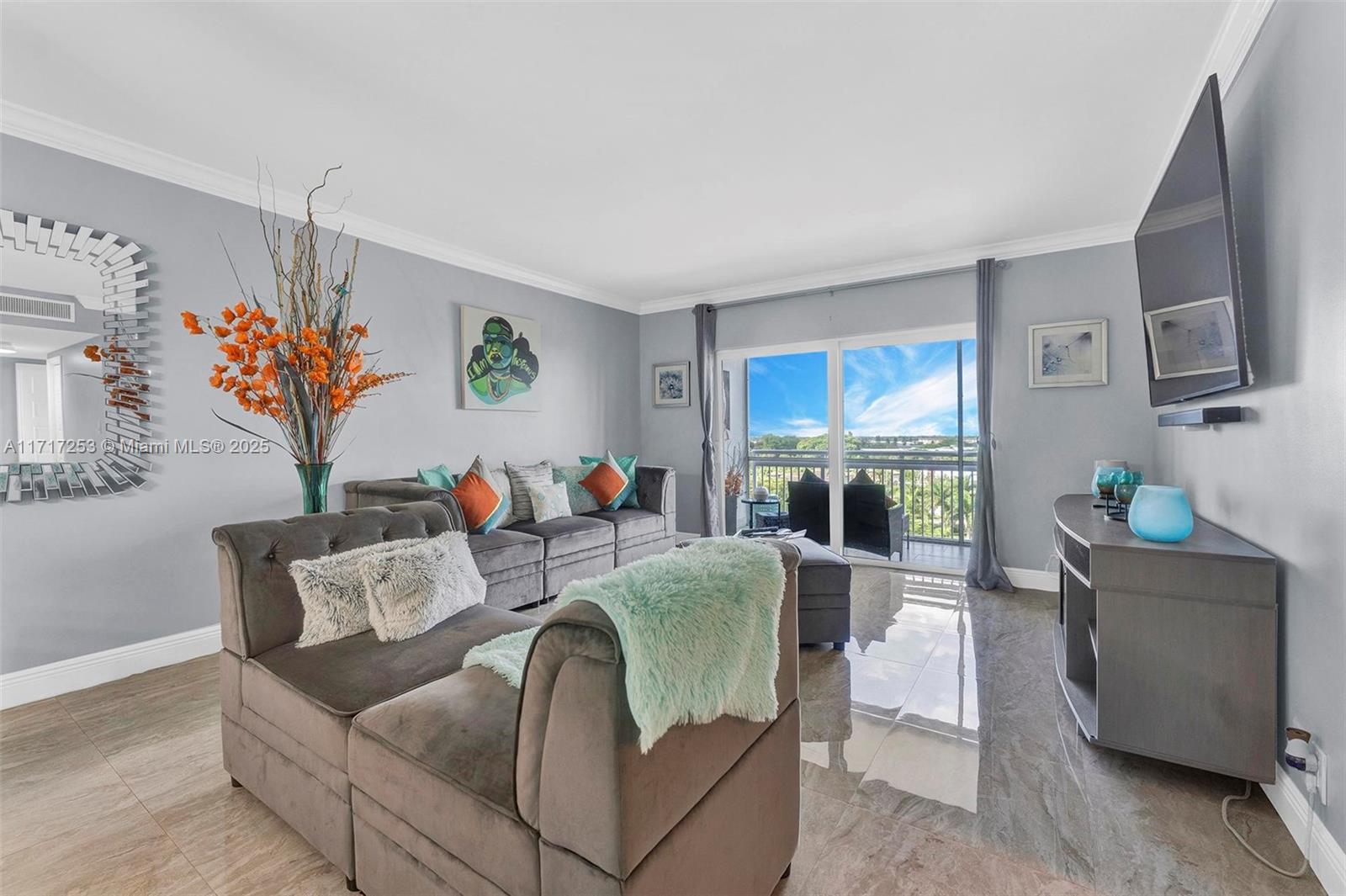 HILLCREST NO 21 CONDO - Residential