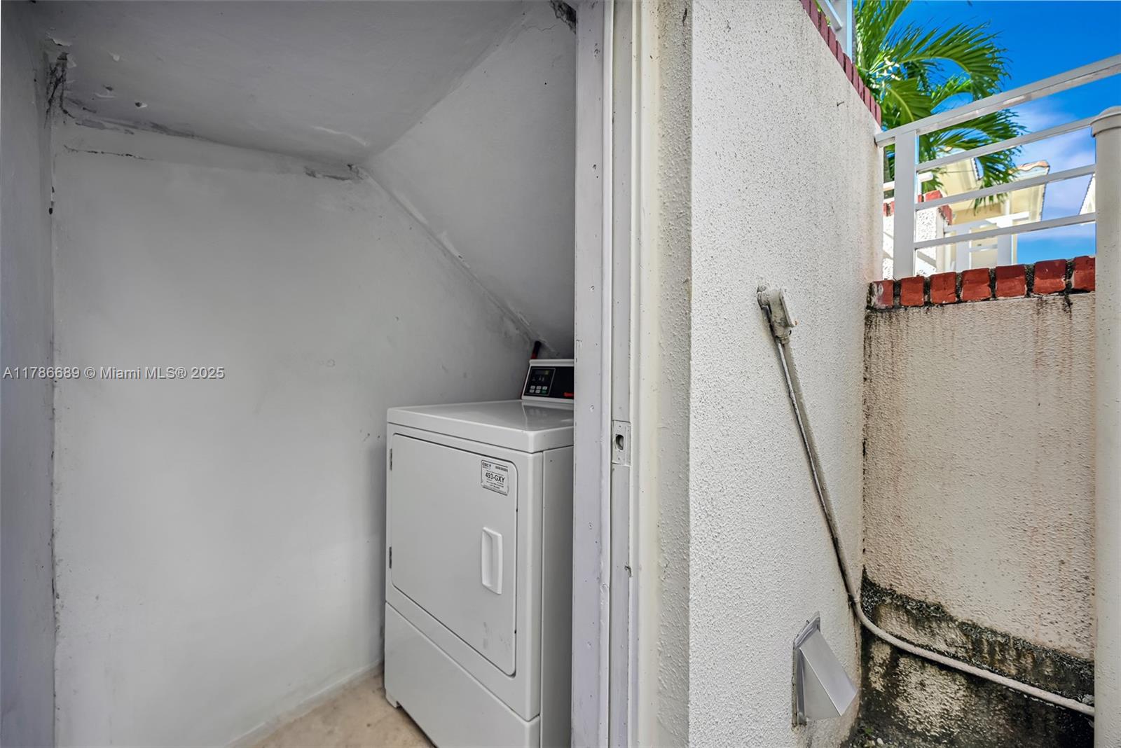MARSEILLES CONDO - Residential