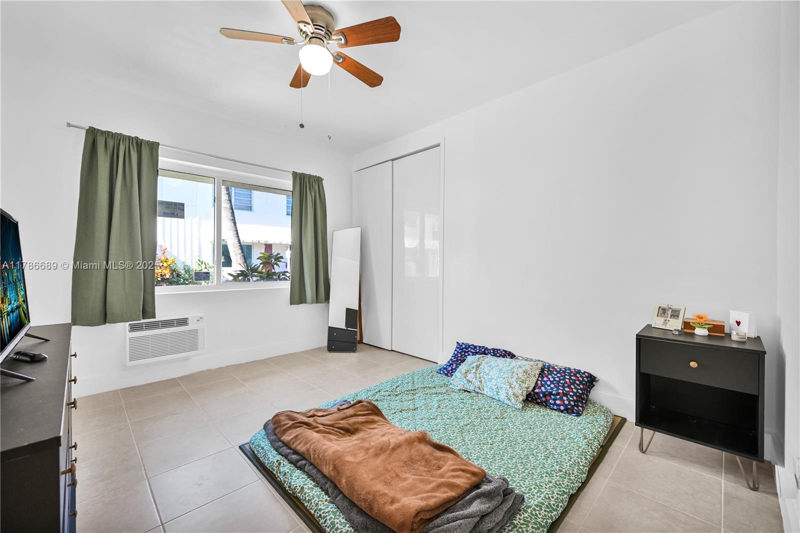 MARSEILLES CONDO - Residential