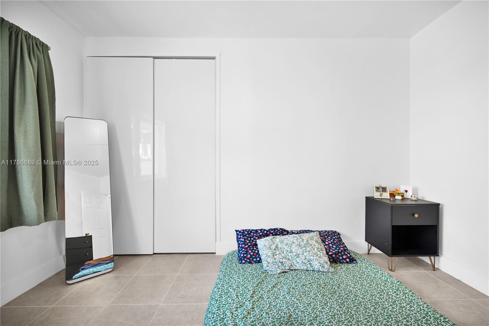 MARSEILLES CONDO - Residential