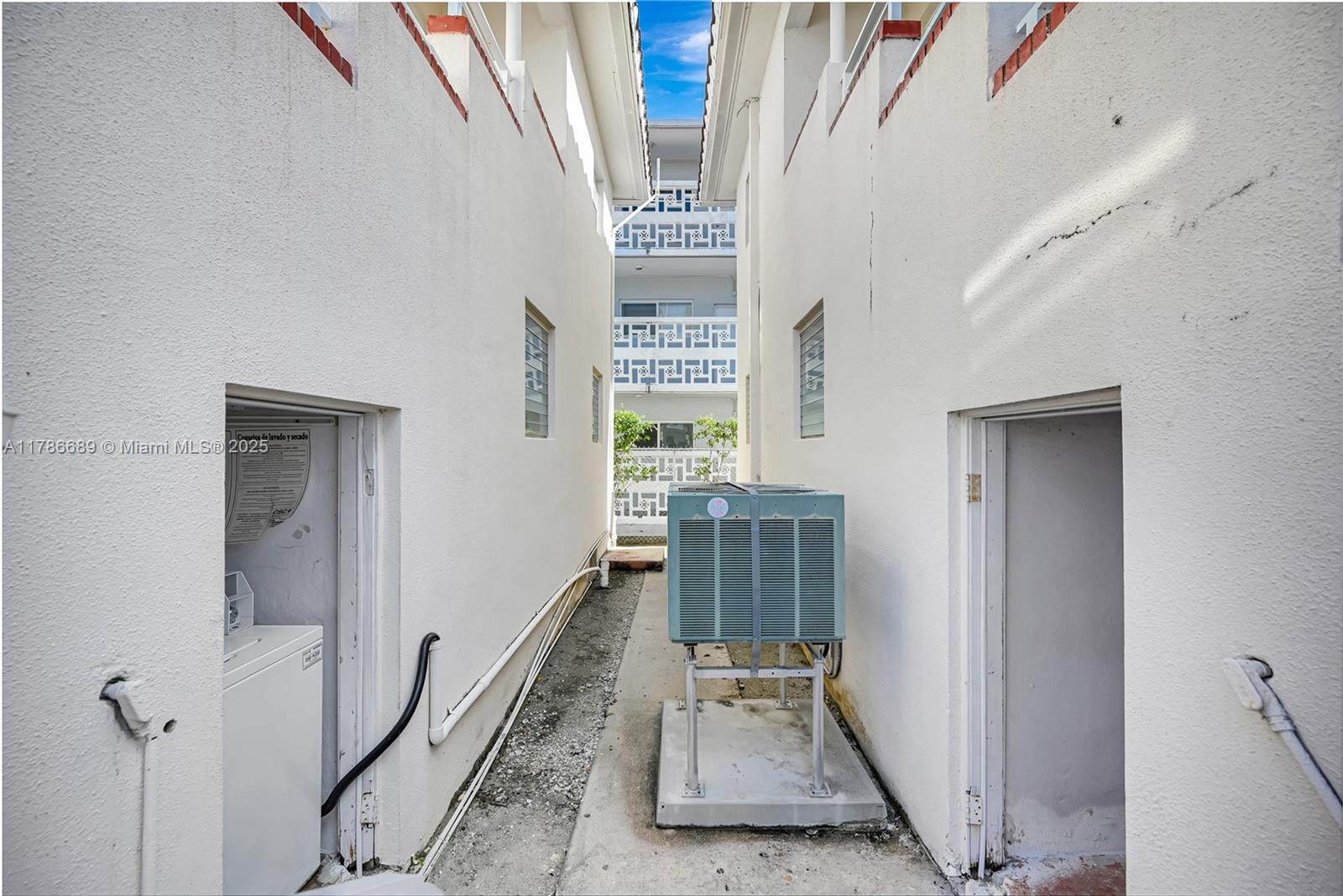 MARSEILLES CONDO - Residential