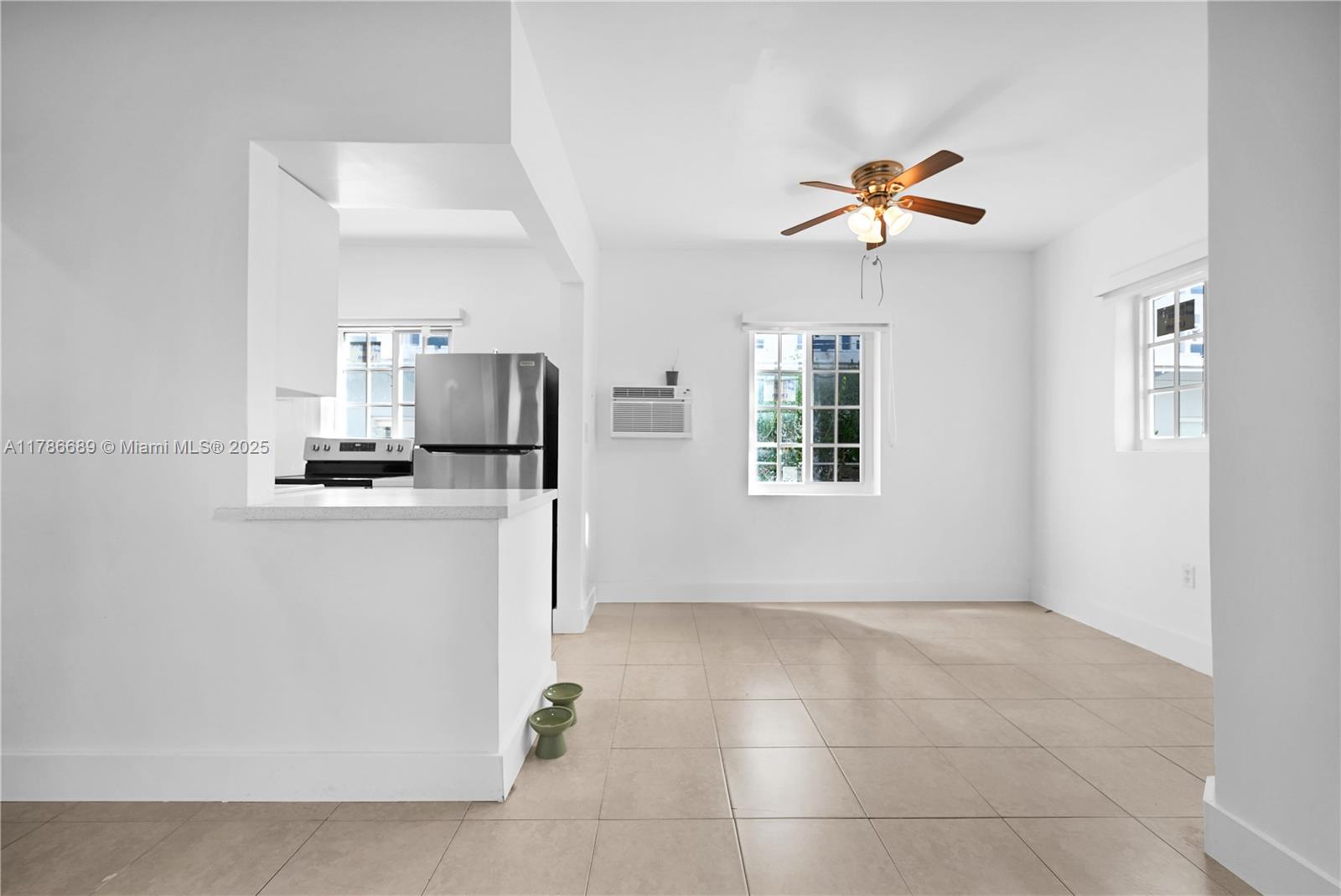 MARSEILLES CONDO - Residential