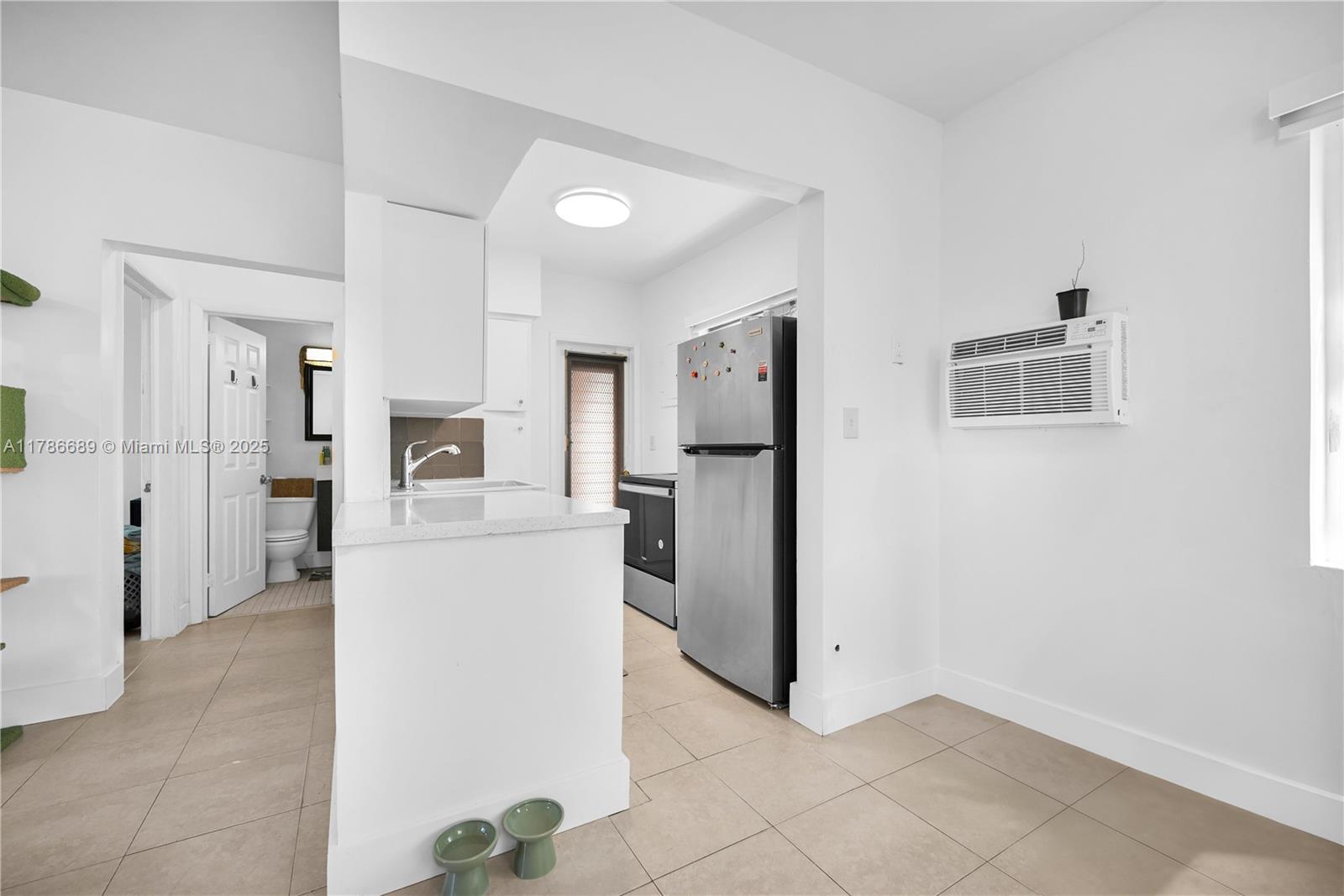 MARSEILLES CONDO - Residential