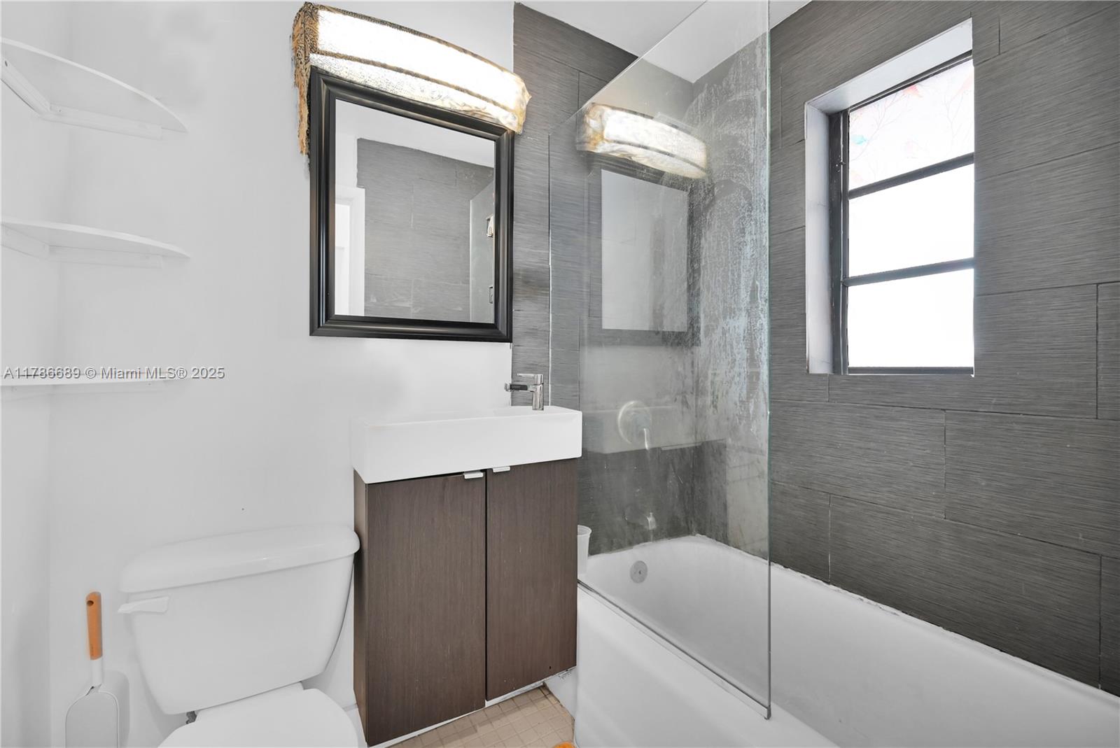 MARSEILLES CONDO - Residential