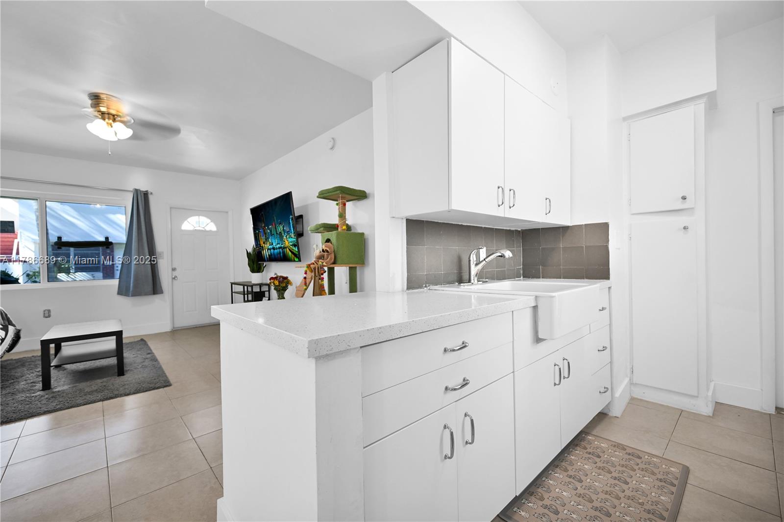 MARSEILLES CONDO - Residential