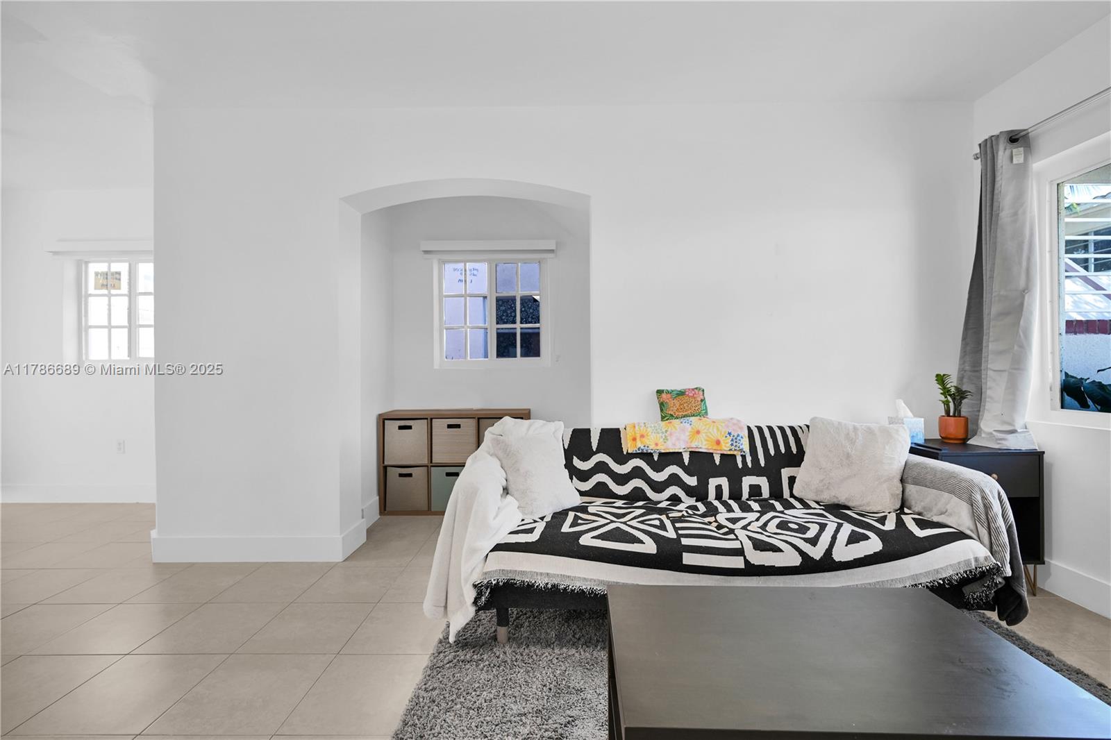MARSEILLES CONDO - Residential