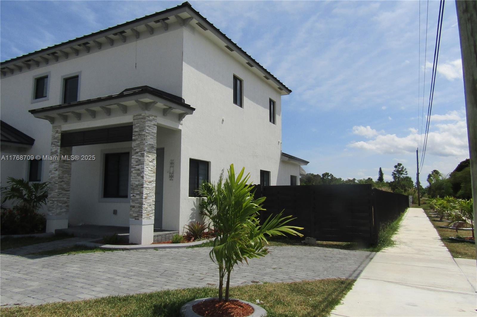 11998 SW 232nd St -