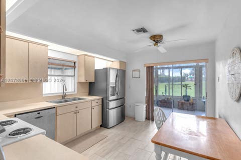 Tiny photo for 527 SE 27th Dr, Homestead, FL 33033 (MLS # A12078555)