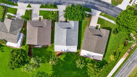 Tiny photo for 527 SE 27th Dr, Homestead, FL 33033 (MLS # A12078555)