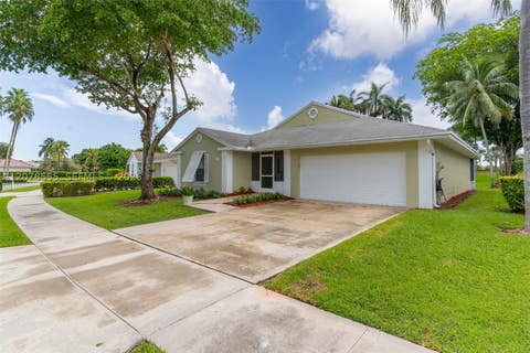 Tiny photo for 527 SE 27th Dr, Homestead, FL 33033 (MLS # A12078555)