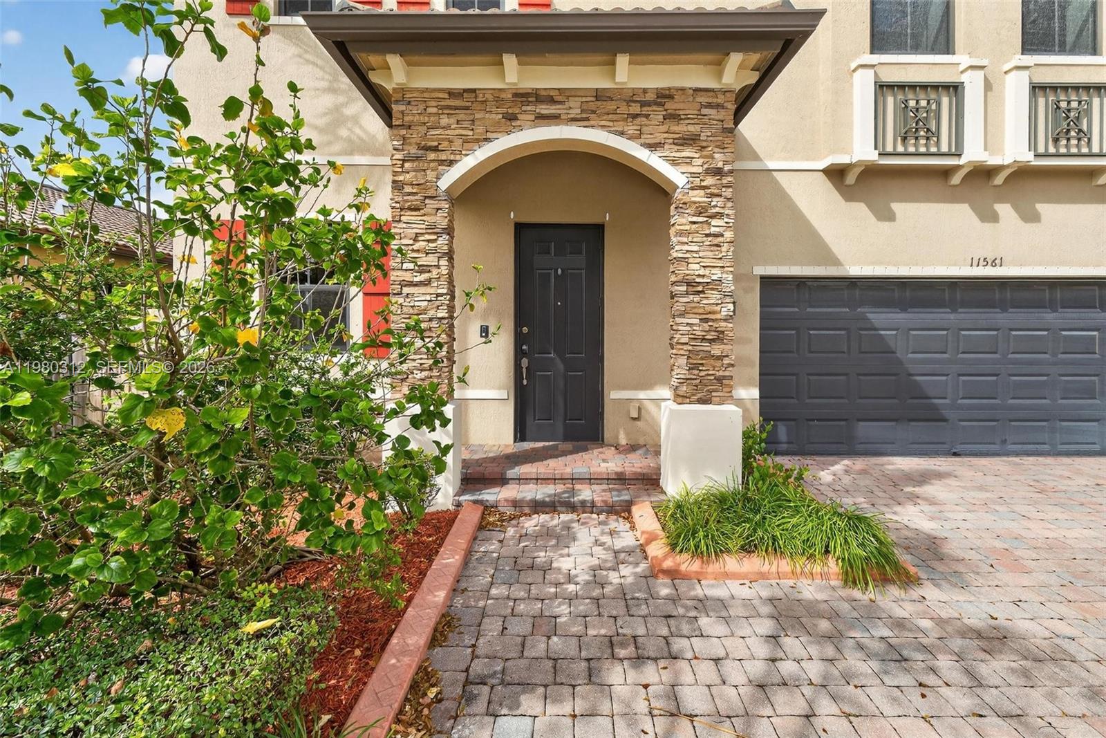 SILVER PALM EAST SEC TWO - Residential Lease