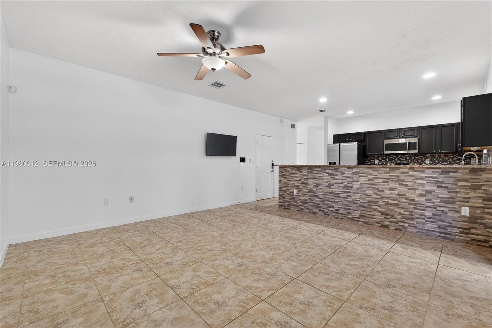 SILVER PALM EAST SEC TWO - Residential Lease