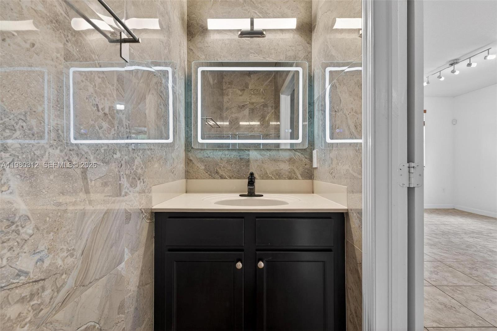 SILVER PALM EAST SEC TWO - Residential Lease