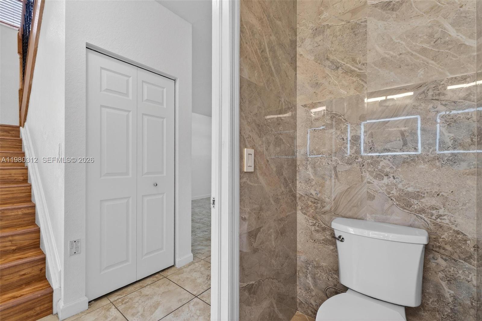 SILVER PALM EAST SEC TWO - Residential Lease