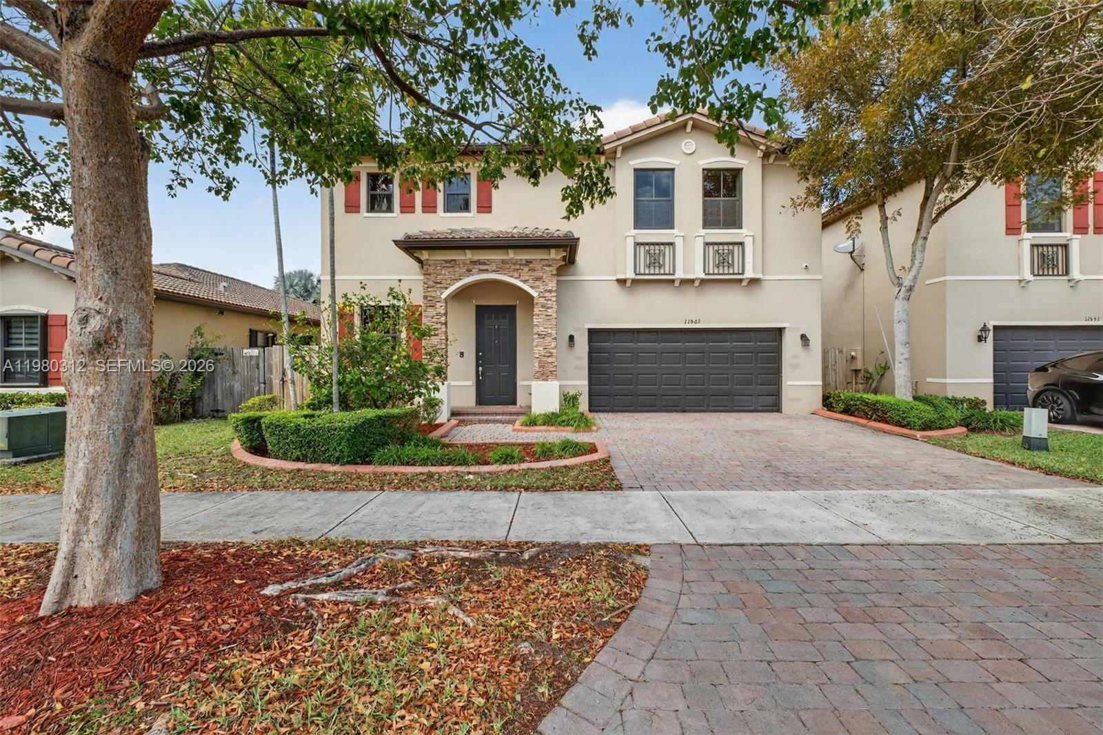 SILVER PALM EAST SEC TWO - Residential Lease