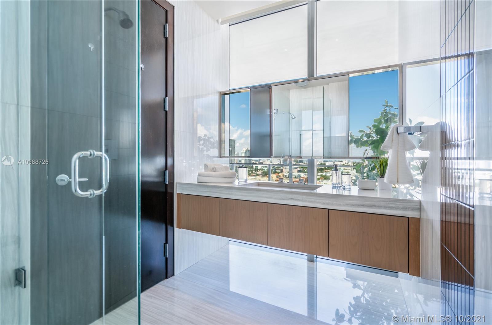 APOGEE CONDO - Residential