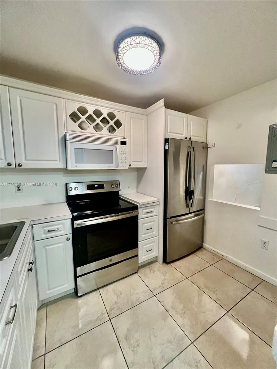 Property for Sale at 8460 Sunrise Lakes Blvd 112, Sunrise, Miami-Dade County, Florida - Bedrooms: 2 
Bathrooms: 2  - $118,900