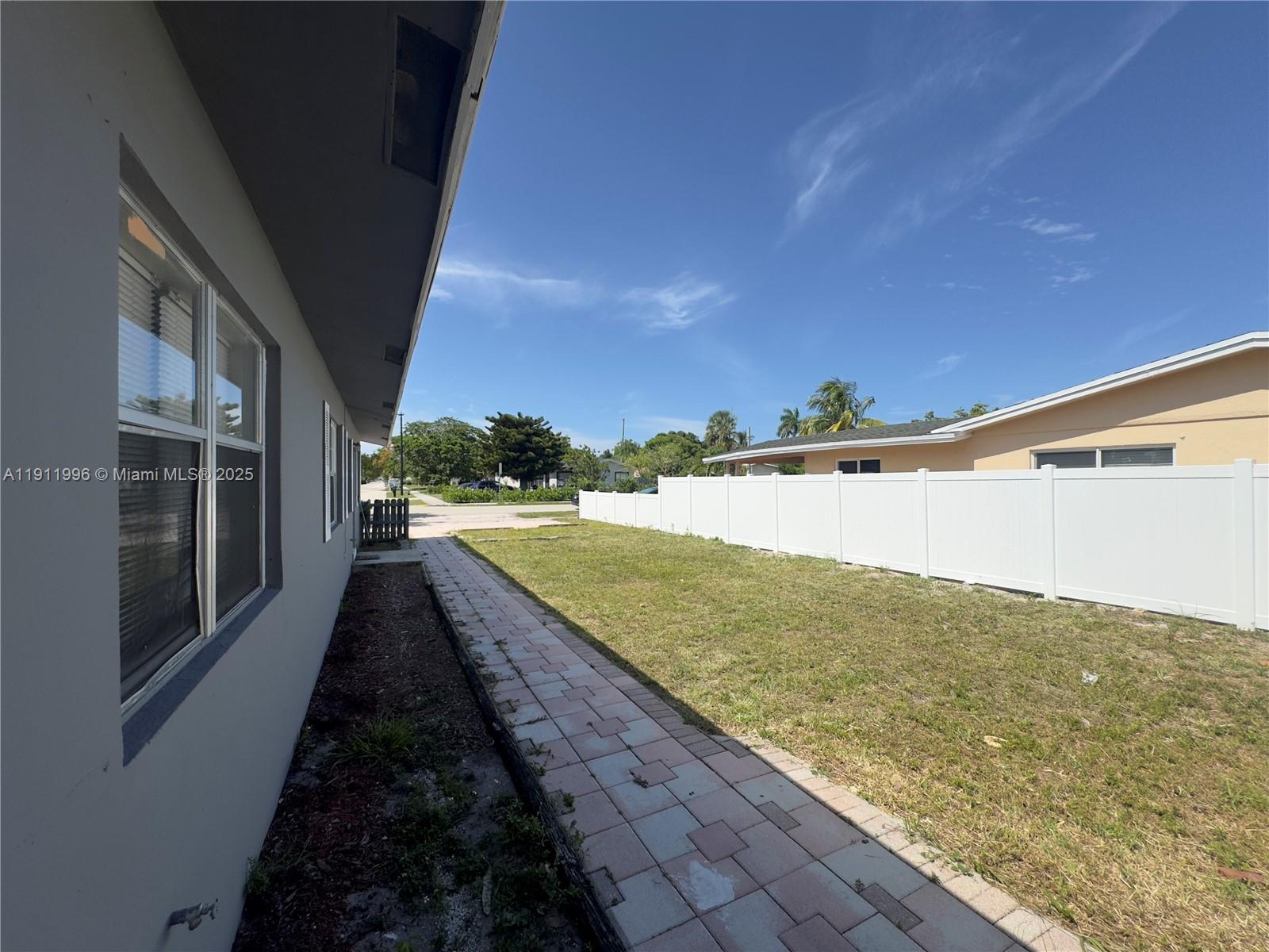 BEACON HILL ESTATES - Residential Lease