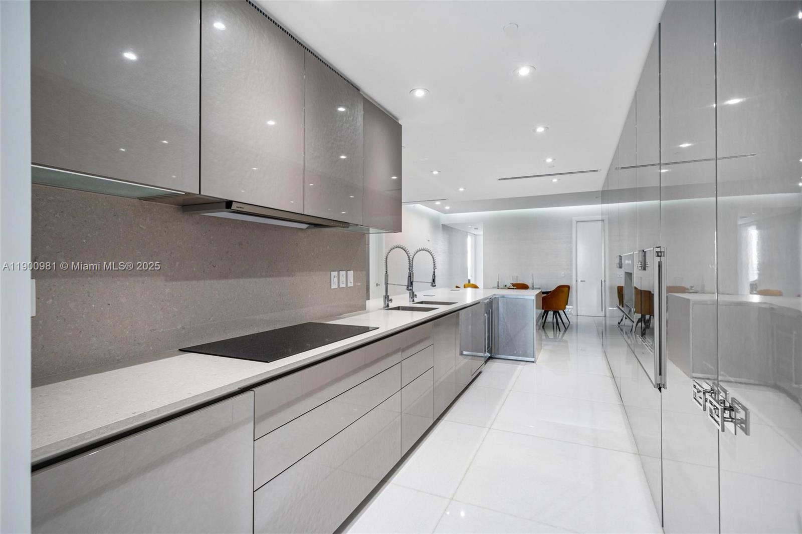 ALTOS DEL MAR NO. 5 - Residential Lease