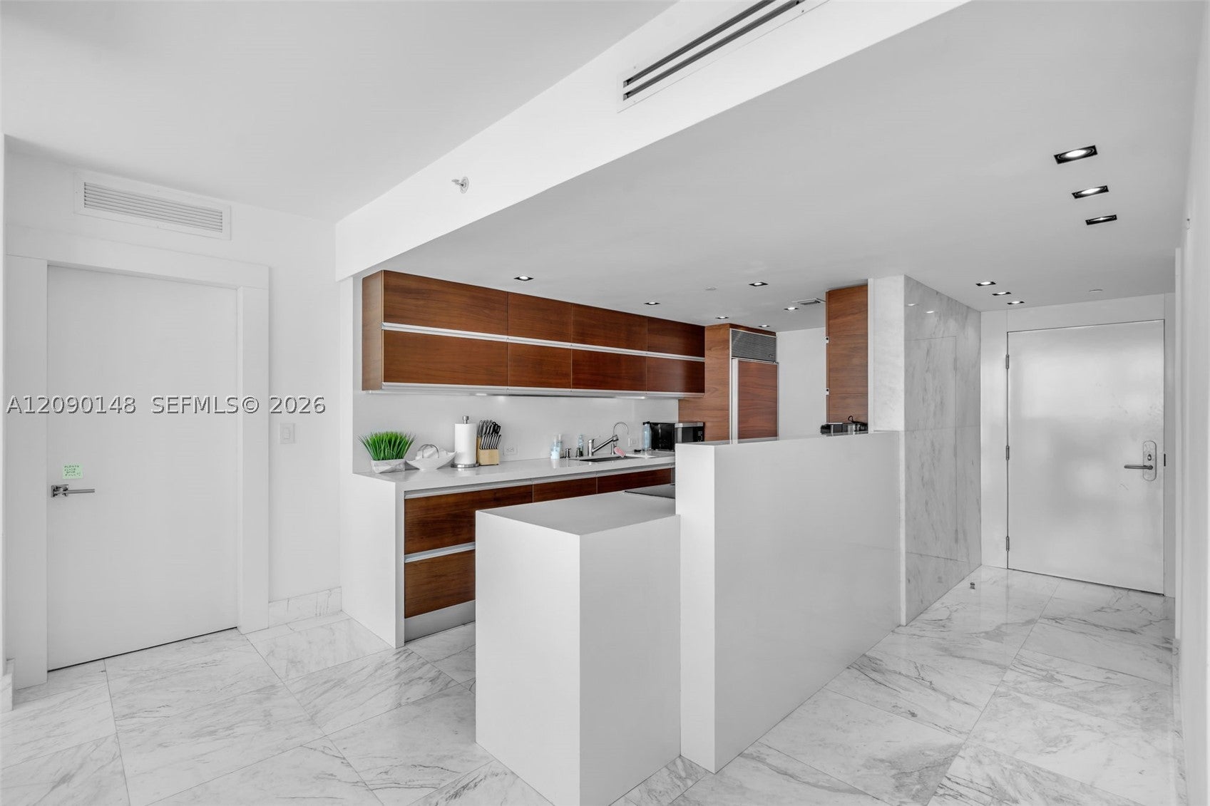 6801 Collins Ave LPH12 (Door LPH01)