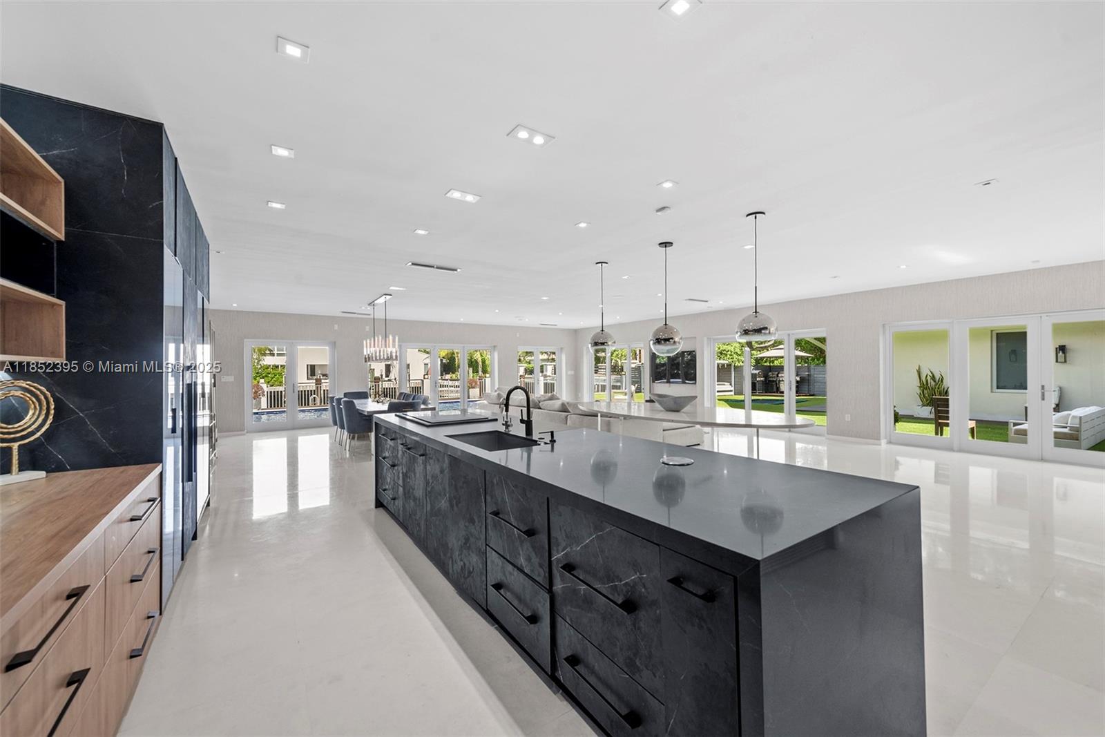 GOLDEN BEACH SEC D - Residential