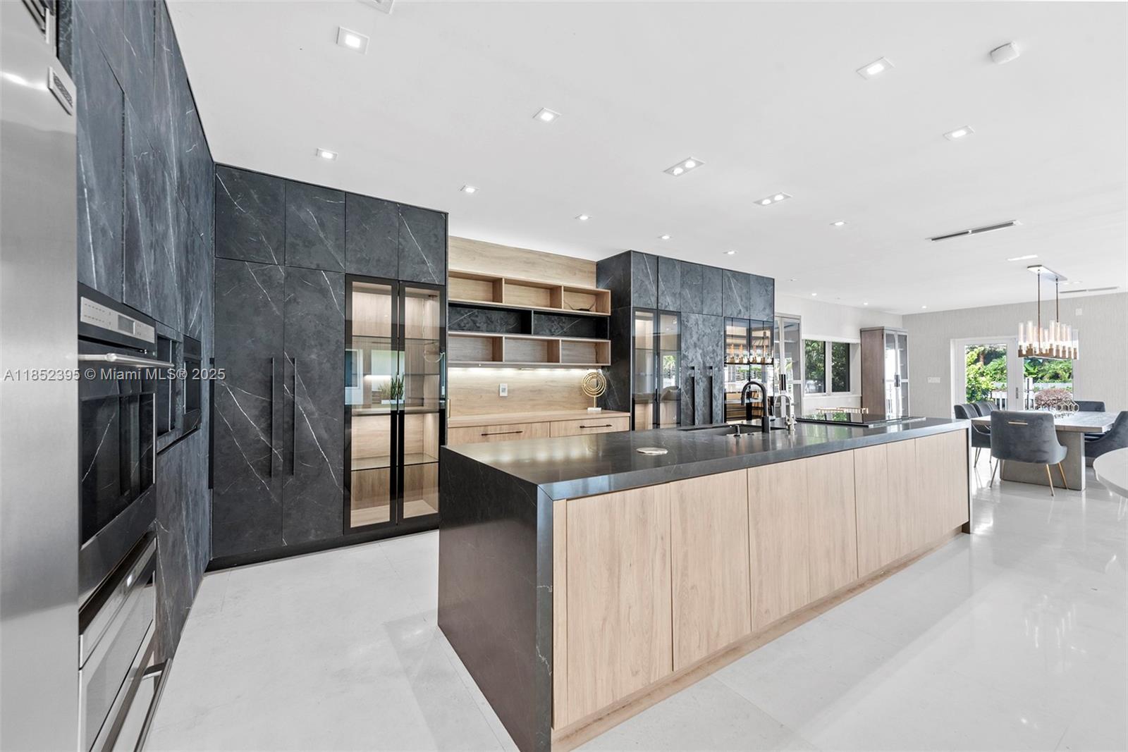 GOLDEN BEACH SEC D - Residential